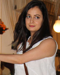 Dia Mirza snapped at B Blunt, Khar