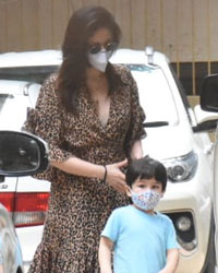 KAreena Kapoor with her son Taimur Ali Khan