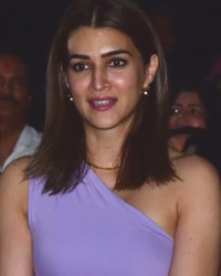 Kriti Sanon snapped at Juhu PVR