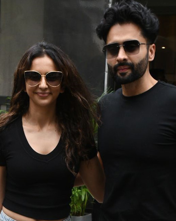 Rakul Preet Singh and Jackky Bhagnani snapped at Farmers’ Cafe in Khar