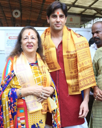 Sidharth Malhotra seeks blessings with his mother at Siddhivinayak Temple