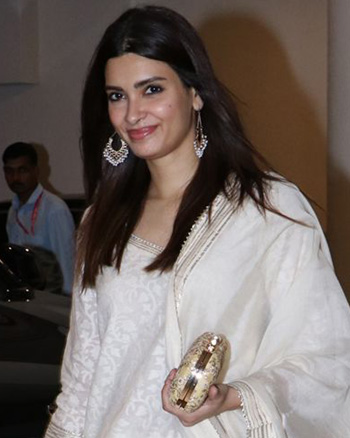 Diana Penty visits Manish Malhotra's house for Ganapati darshan