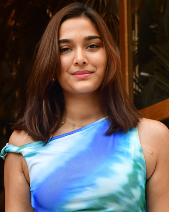 Saiee Manjrekar snapped in Juhu