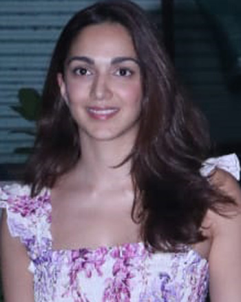 Kiara Advani snapped at a dubbing studio