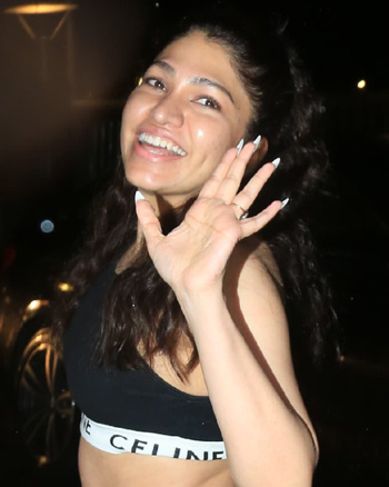 Tulsi Kumar Snapped In Bandra