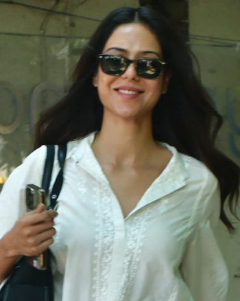 Sonam Bajwa snapped in Juhu