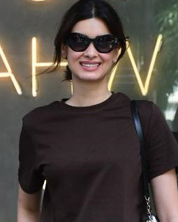 Diana Penty snapped outside Excel Entertainment's office in Bandra