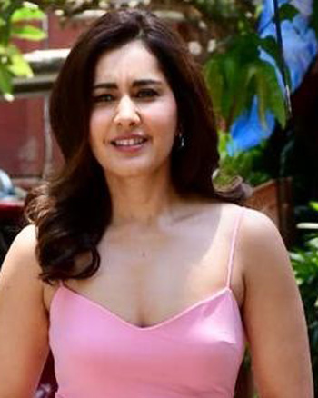 Raashii Khanna snapped in Bandra