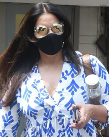 Bipasha Basu snapped outside a salon in Bandra
