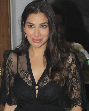 Sophie Choudry snapped in Bandra