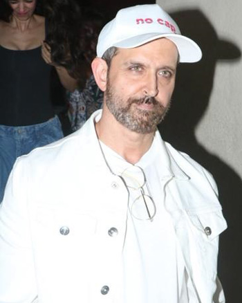 Hrithik Roshan spotted with Saba Azad at Juhu PVR