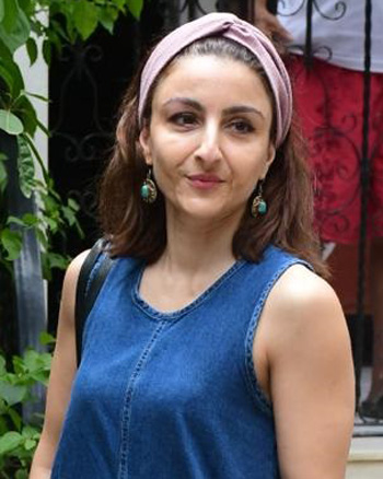 Soha Ali Khan spotted outside a restaurant in Bandra