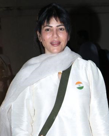 Wardha Nadiadwala snapped at Juhu PVR