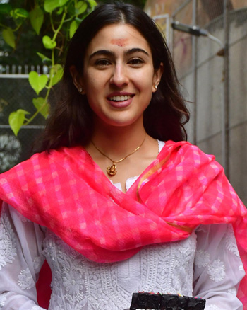 Sara Ali Khan celebrates her birthday with media