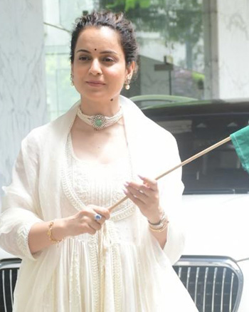 Kangana Ranaut celebrates Independence Day at her residence in Khar