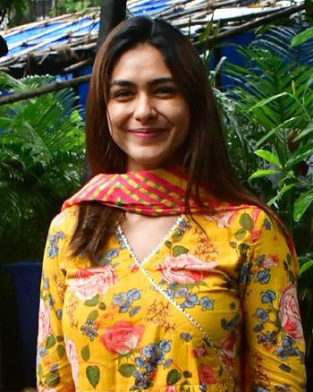 Mrunal Thakur snapped in Andheri