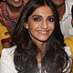 Sonam Kapoor meets her Twitter Fans