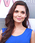 Esha Gupta at Lawman store to promote Jannat 2