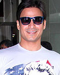 Vivek Oberoi flags off 'Cigarette Bujhao Life Banao!' campaign