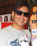 Vivek Oberoi flags off 'Cigarette Bujhao Life Banao!' campaign