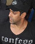 Salman Khan visits Lilavati Hospital post Dabangg 2 fire mishap