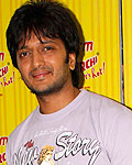 Ritesh Deshmukh at Radio Mirchi to promote KSKHH