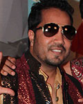 Mika Singh and Vivek Oberoi