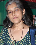 Ratna Pathak ath the launch of Anand Patwardhan's book 'War and Peace' and documentry film Bombay Our City