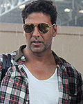 Akshay Kumar snapped at airport