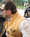 Saif Ali Khan Kareena Kapoor arrive in capital for their wedding reception