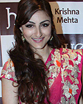 Soha Ali Khan and Mahima Bansal during the launch of HUE fashion collection