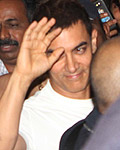 Aamir Khan returns from Hajj