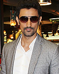 Kunal Kapoor promotes Luv Shuv Tey Chicken Khurana at High Street Phoenix