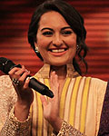 Sonakshi Sinha and Ajay Devgn promote Son of Sardaar on the sets of 'Hero Sa Re Ga Ma Pa 2012'