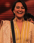 Sonakshi Sinha on the sets of Zee TV's Diwali special episode of 'Hero Sa Re Ga Ma Pa 2012'