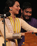 Sonakshi Sinha and Ajay Devgn promote Son of Sardaar on the sets of 'Hero Sa Re Ga Ma Pa 2012'