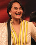 Sonakshi Sinha on the sets of Zee TV's Diwali special episode of 'Hero Sa Re Ga Ma Pa 2012'