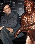 Suneil Anand at Unveiling brass statue of Dev Anand by UTV Stars 'Walk of the Stars'