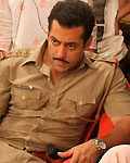 Salman Khan and Aamir Khan on the sets of Dabangg 2