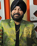 'Daler Mehndi' recorded the Title track 'Balwinder Singh Famous Ho Gaya'