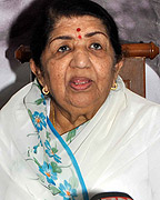 Lata Mangeshkar at the launch of calendar Hamsafar 2013