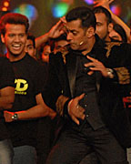 Prabhu Deva, Salman Khan and Remo dancing at Bigg Boss