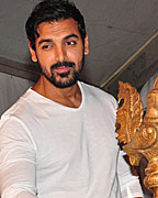 John Abraham at inauguration of Standard Chartered Mumbai Marathon Expo 2013