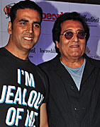 Akshay Kumar and Vinod Khanna at Gold Premier League 2013