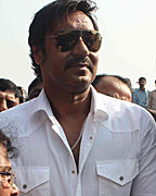 Ajay Devgn inaugrate rashtriya shaheed samark to host national flag at mumbai