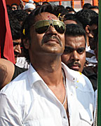 Ajay Devgn inaugrate rashtriya shaheed samark to host national flag at mumbai