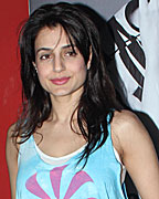 Amisha Patel watch race 2 with friends