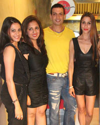 Smita Bansal, Munisha Khatwani, Rohit Narang, Shilpa Saklani and Vishal Singh at  'Stir Crazy' Restaurant Launch