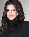 Sunny Leone arrives in Mumbai to promote Jism 2