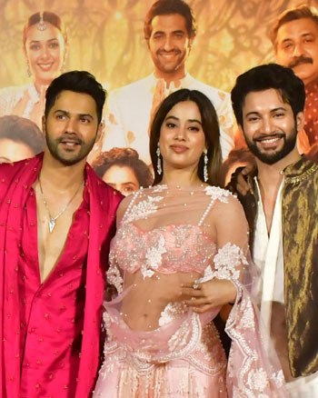 Varun Dhawan, Janhvi Kapoor, Rohit Saraf and Maniesh Paul